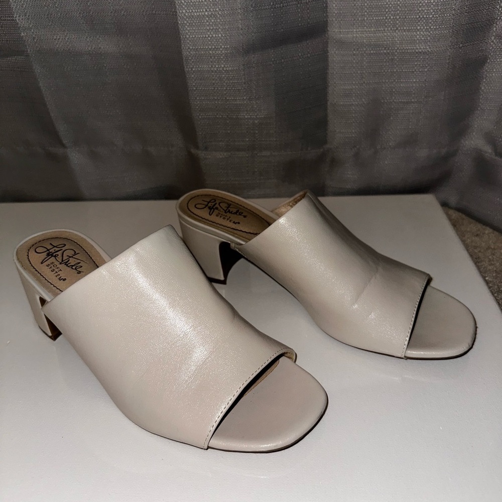 Life Stride Women's Cream Mules